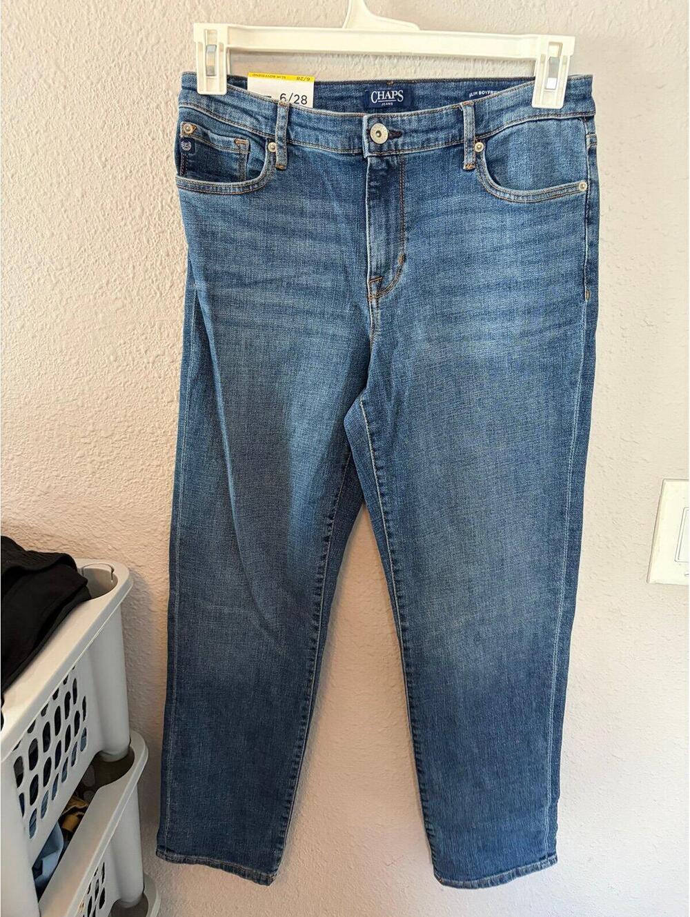 NWT Chaps Jeans Slim Boyfriend size 6/28. Inseam is 28in